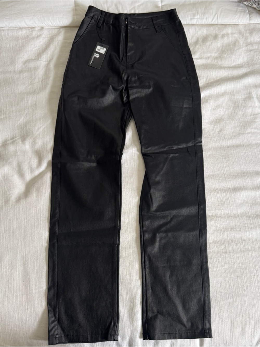 Women’s Straight Faux-Leather Pants in Black